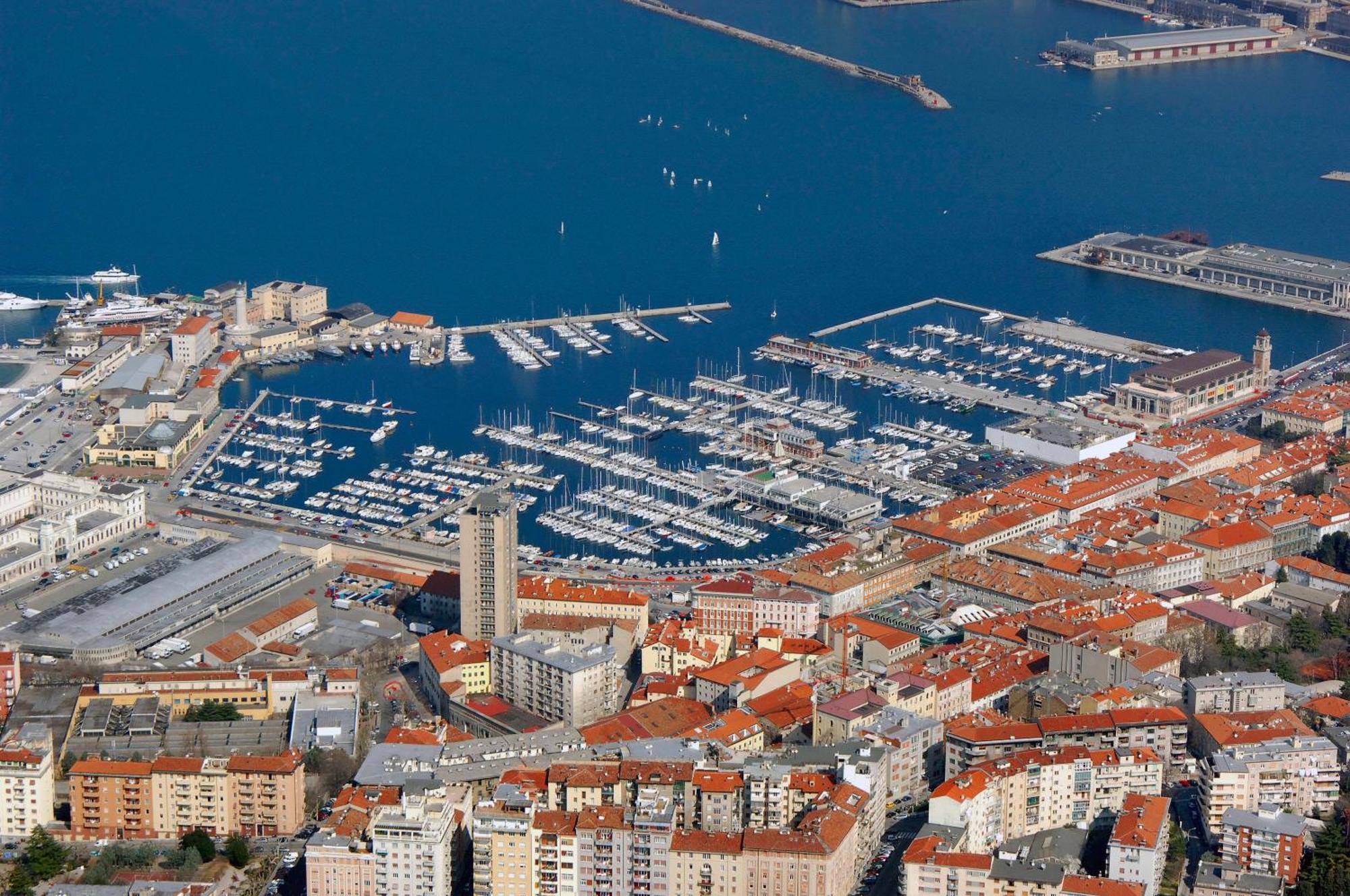 Suite Mitteleuropa Private Parking ترييستي المظهر الخارجي الصورة